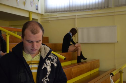 Tibor Varga, ktorý pre zranenie nehral sa staral o aktuálne výsledky na Facebooku ... 10-15-varga