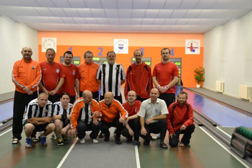 Spoločná fotografia hráčov Slávia Nitra A a MKK Slovan Galanta B na kolkárni v Hlohovci 15.3.2014 9-nra-gab