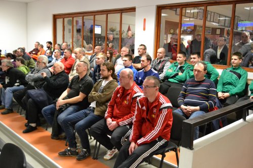Utešene zaplnené hľadisko na zápase v Galante 04-16-hladisko