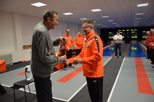Pred zápasom Jozef Butko zablahoželal Attilovi Barczimu k 75.narodeninám 08-16-gratulacia-barczimu-butko