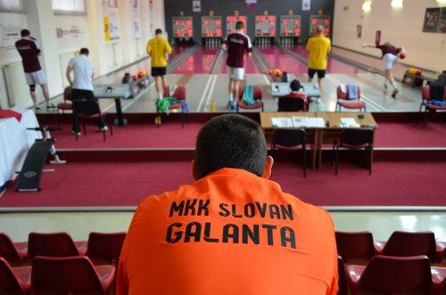10-16-galanta-sleduje-majstrov