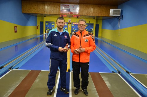 Najlepší hráči stretnutia Ivan Čech a Jozef Butko si prevzali ceny 17-2016-tstena-cech-butko