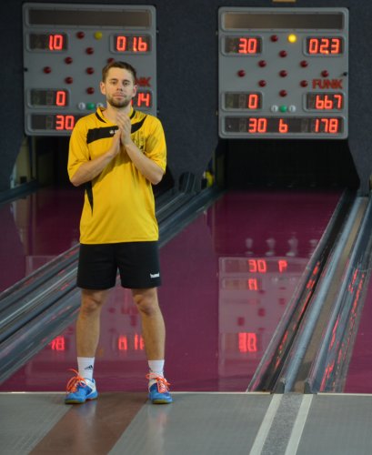 Majster Slovenska 2016 Ján Jasenský (srchívny záber z kolkárni v Podbrezovej) 22-2016-jasensky