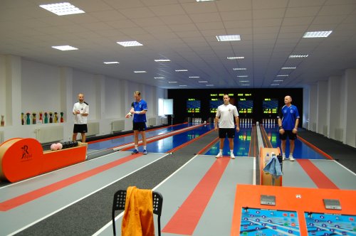 Prvá štvorica na dráhach. Zľava Dovičič, Adamec, Tumma, Bažík 6-16-prva-stvorica